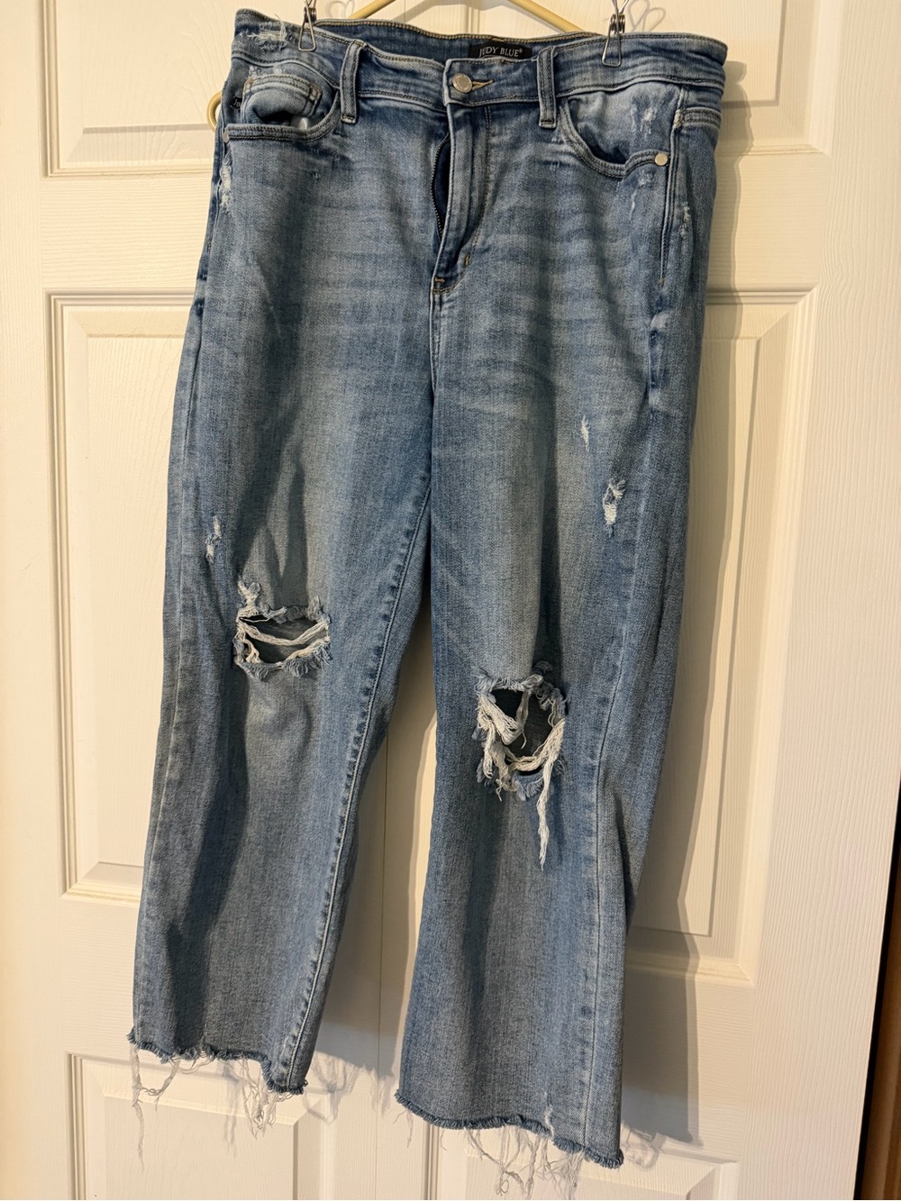 Judy Blue cropped Women's Light Blue Distressed Jeans - Casual Ripped Denim